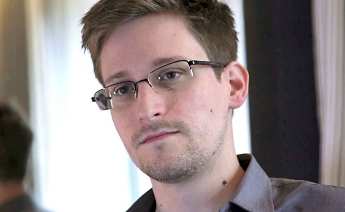 Cựu nhân viên Cơ quan An ninh Quốc gia Mỹ Edward Snowden đứng ra ủng hộ Apple