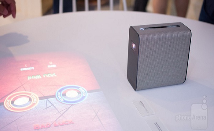 Sony Xperia Projector - máy chiếu có thể biến mọi bề mặt phẳng thành màn hình smartphone