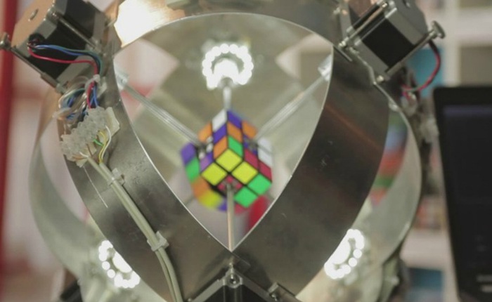 Robot xoay Rubik trong thời gian kỷ lục, chưa tới 1 giây đồng hồ