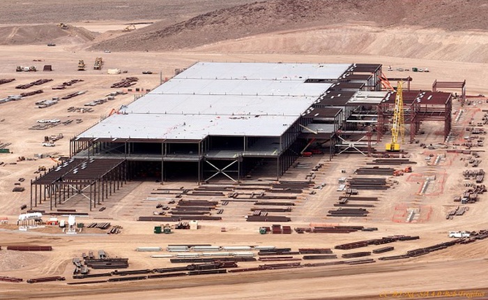 Công nhân xây dựng siêu nhà máy của Tesla đình công