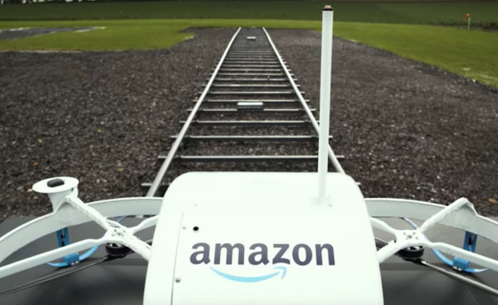 [Video] Amazon hoàn thành chuyến giao hàng đầu tiên bằng drone như thế nào?