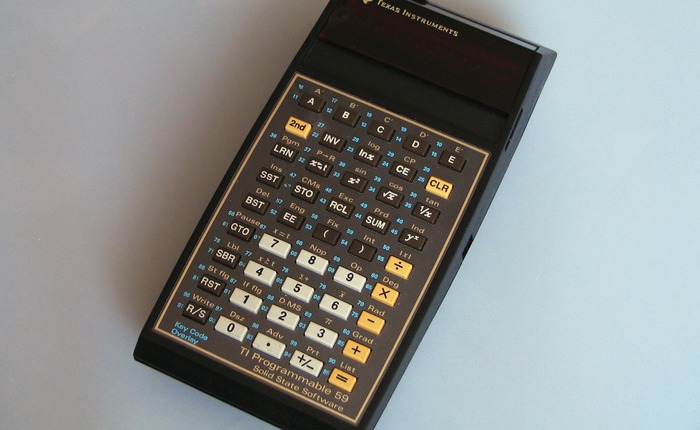 Trên tay máy tính bỏ túi công nghệ cao hiện đại nhất năm 1977