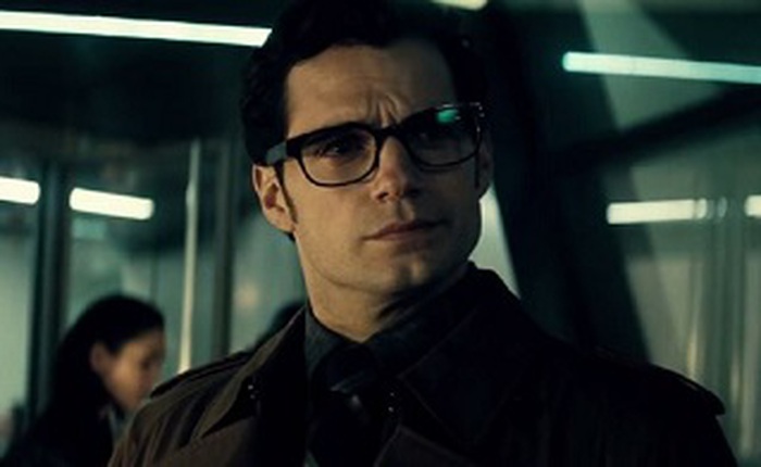 Vì sao Superman chỉ đeo mỗi cái kính vào là không ai nhận ra?