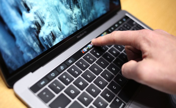 Bàn phím Magic Keyboard với thanh Touch Bar mới này chắc chắn sẽ là thứ phải mua với các tín đồ Mac
