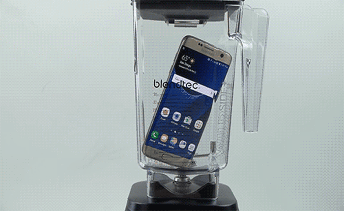 Samsung Galaxy S7 Edge thử độ bền với máy xay sinh tố