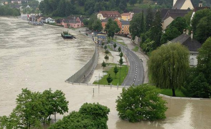 Chống lũ phong cách Sơn Tinh Thủy Tinh ở Áo: Nước dâng đến đâu tường cao lên đến đó