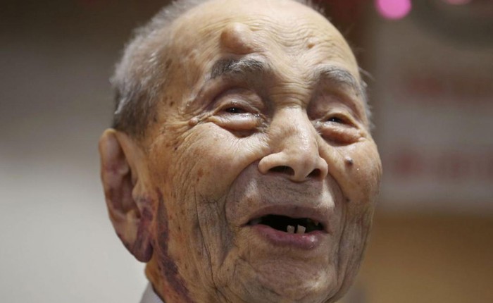 Người đàn ông cao tuổi nhất thế giới đã qua đời
