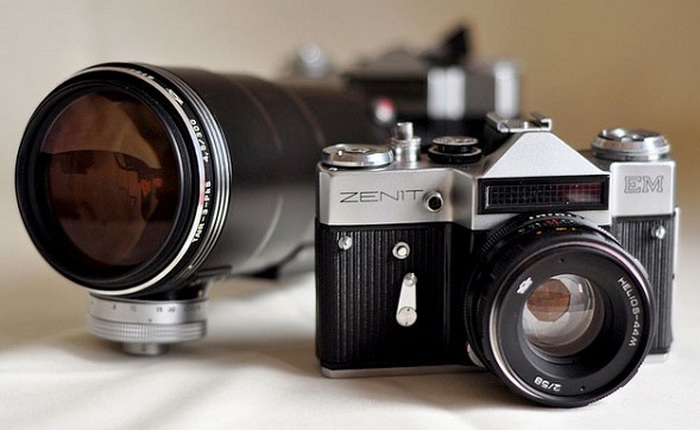 Zenit bất ngờ xuất hiện với bộ ba ống kính khẩu siêu lớn, giá rẻ không tưởng!
