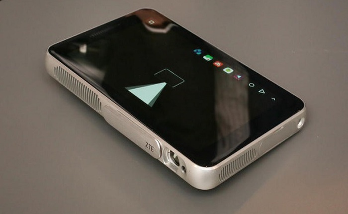 ZTE SPRO Plus: Máy chiếu ngày nay gọn như 1 chiếc Tablet