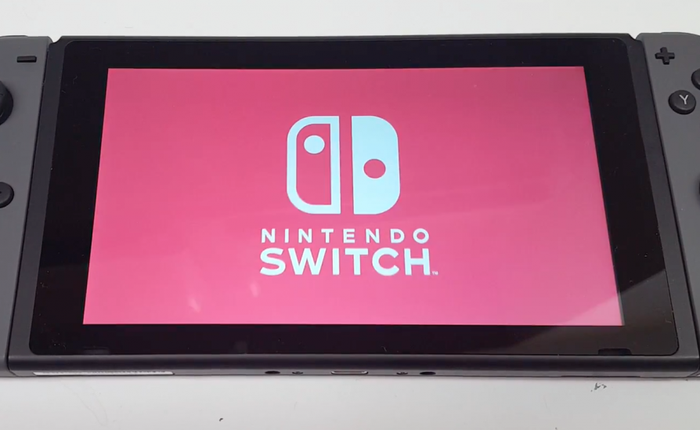 Một ai đó đã đánh cắp máy Nintendo Switch trước ngày ra mắt 2 tuần và chia sẻ những hình ảnh này