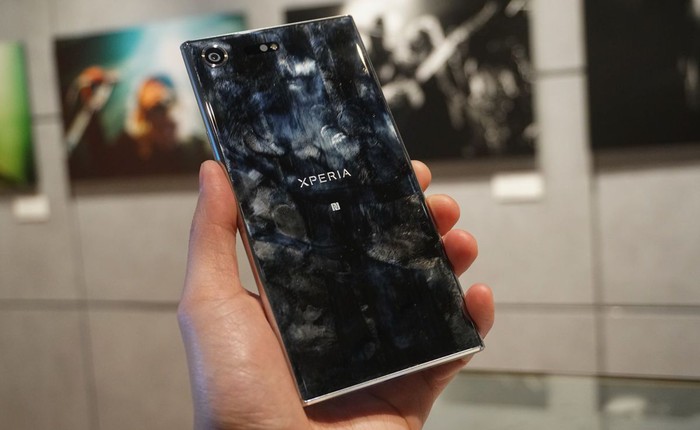 [MWC 2017] Sony Xperia XZ Premium có vỏ kim loại đẹp, nhưng dễ bám bẩn giống iPhone 7 Jet Black