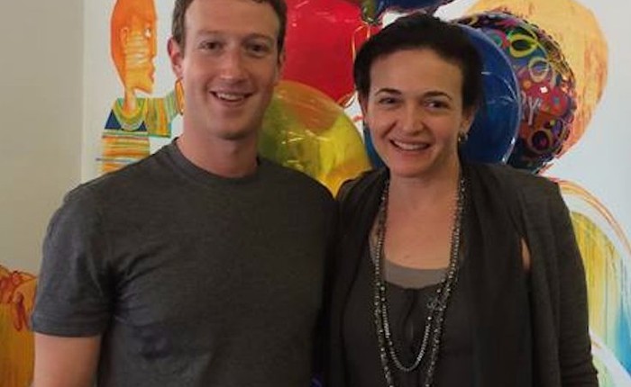 Chồng mất, "nữ tướng" Facebook chán đến mức ngủ gật trong buổi họp và Mark Zuckerberg đã đưa bà lời khuyên không thể tốt hơn