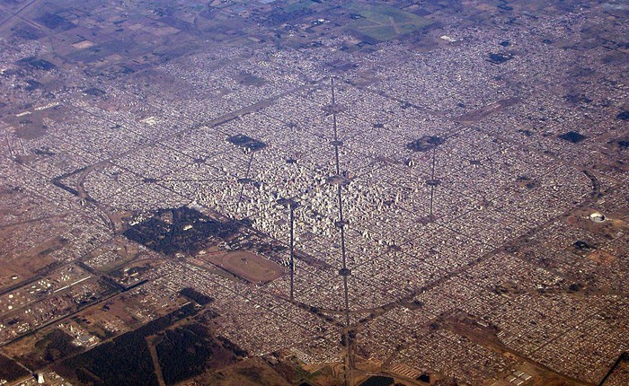 Đây là thành phố "ngăn nắp" nhất Trái Đất này, hãy nhìn ảnh chụp từ vệ tinh, bạn sẽ không tin nổi vào mắt mình