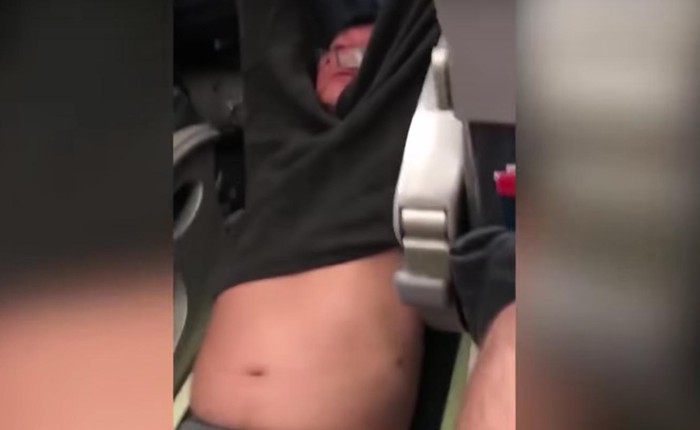 Cộng đồng Reddit nổi loạn sau khi ban quản trị trang xóa video bác sĩ gốc Việt bị nhân viên United Airlines kéo khỏi máy bay