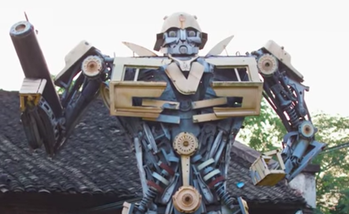 Biệt đội bố-con hợp sức tạo nên một robot Transformer "bằng xương bằng thịt" ngoài đời thực
