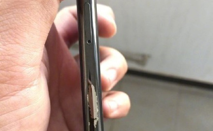 iPhone X mới dùng vài tuần đã bong tróc nham nhở, không chỉ một mà rất nhiều người gặp phải