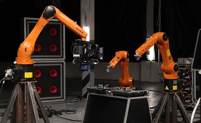 Mời nghe album nhạc được tạo ra bởi robot công nghiệp