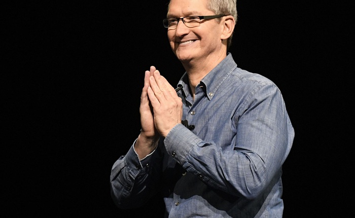 Tim Cook nhận khoản thưởng khổng lồ khi lãnh đạo Apple vượt mặt hai phần ba công ty lớn nhất thế giới