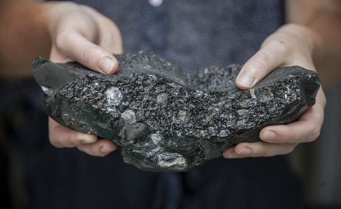 Có một loại đá được làm từ rác thải, cứng hơn, bền hơn và rẻ hơn đá thông thường