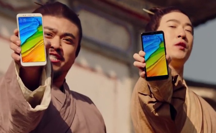 Xiaomi hé lộ video quảng cáo Redmi 5 siêu hài hước, khi “hoàng đế” cũng sử dụng smartphone
