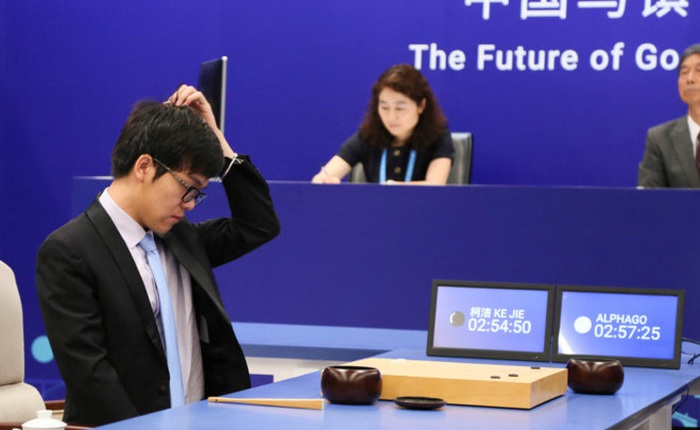 Sự siêu việt đến mức "thần thánh" của AlphaGo và sự bất lực cùng cực của đại diện loài người