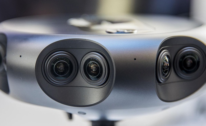 Samsung trình làng camera 360 Round với 17 camera, trông hệt quái vật nhiều mắt trong truyền thuyết