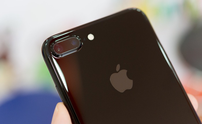 iPhone 7 Jet Black tiếp tục gây thất vọng, trầy xước ngay cả khi đeo ốp, Apple cho rằng đó là do độ bóng cao