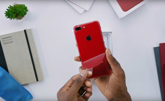 Đã có video mở hộp iPhone 7 màu đỏ đầu tiên trên thế giới