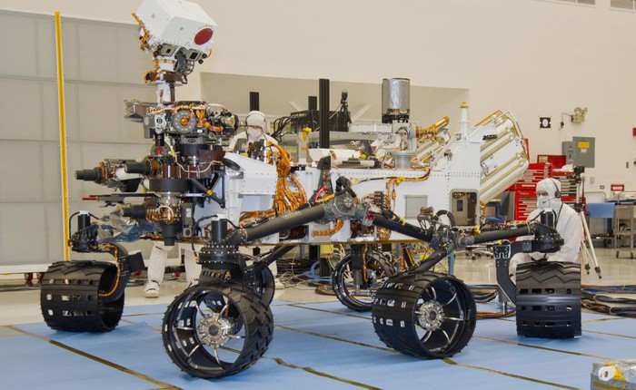 NASA mong muốn lắp ráp robot tự động, nhưng con người vẫn phải là một yếu tố quan trọng trong đó