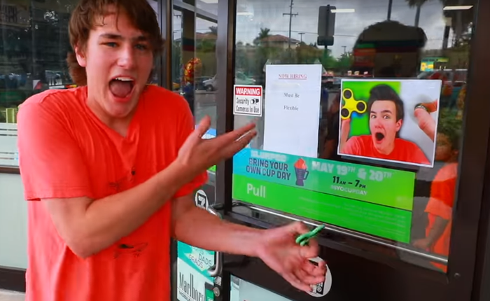 Chuỗi cửa hàng nổi tiếng thế giới 7-Eleven sử dụng hình ảnh của một Youtuber để bán Fidget Spinner