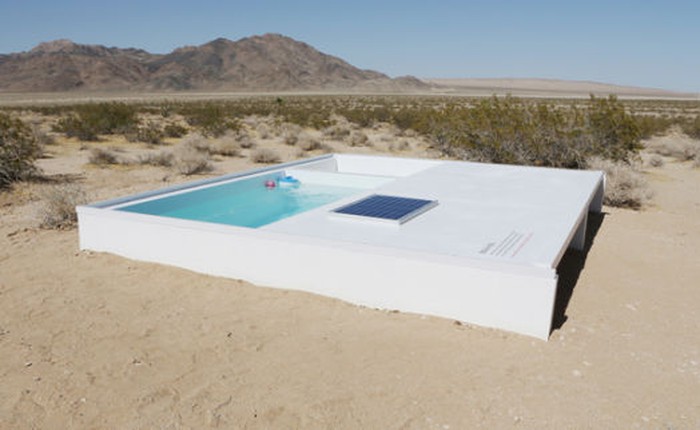 Giữa sa mạc rộng lớn tại Nam California lại có một cái bể bơi mát lạnh, nhưng tìm được nó là cả một vấn đề