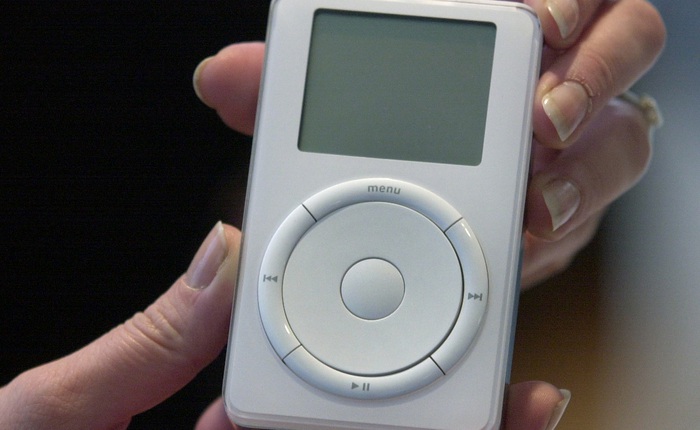 Tin được không, Steve Jobs xém chút nữa đã mang giao diện bánh xe điều khiển của iPod lên iPhone