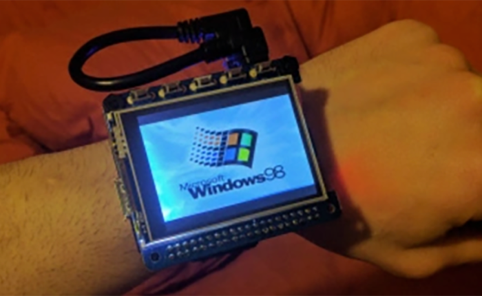 Chiêm ngưỡng chiếc "máy tính đeo cổ tay" chạy Windows 98 độc đáo ăn đứt cả smartwatch