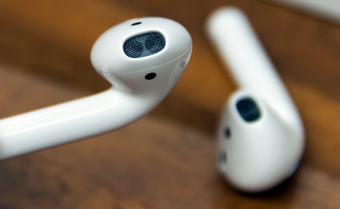 Apple đăng ký bằng sáng chế "dị" giúp tai nghe Airpods không bị rơi: hút nam châm qua tai người dùng