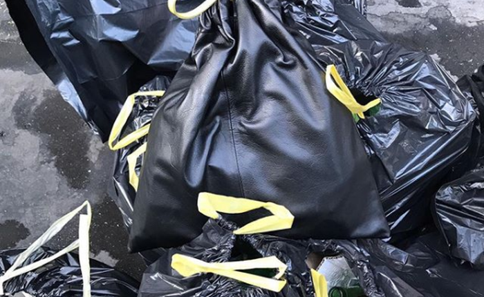 “Túi đựng rác” thời trang bằng da giá gần 10 triệu đồng đang “đắt như tôm tươi”