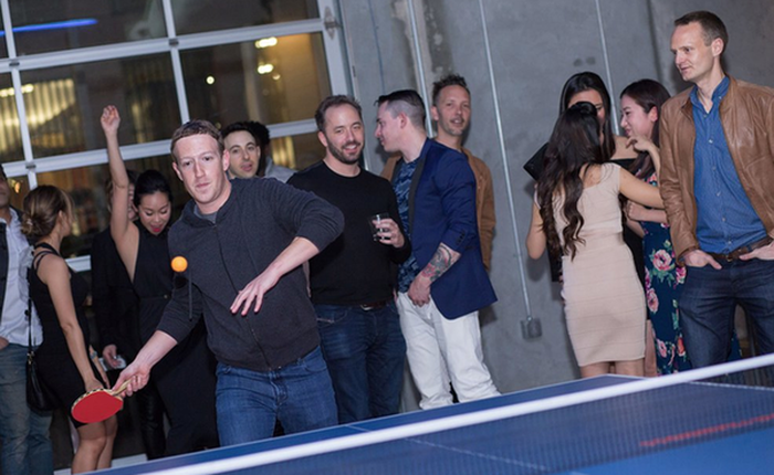 2 lãnh đạo Uber và Facebook đi sinh nhật bạn, chơi bóng bàn cùng nhau