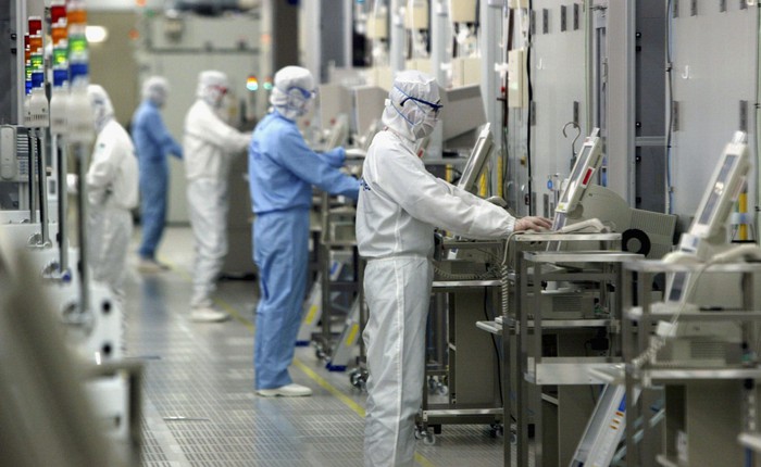 "Quần hùng tranh bá": Foxconn sẵn sàng trả 27 tỷ USD tranh giành mảng chip nhớ của Toshiba