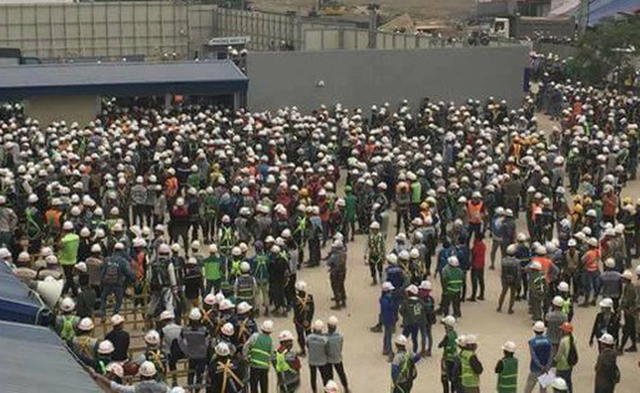 1 người va chạm với bảo vệ, 2.000 công nhân vây kín nhà máy Samsung ở Bắc Ninh