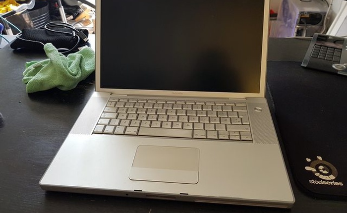 Một modder đã biến MacBook Pro thành máy tính xách tay Samsung DeX