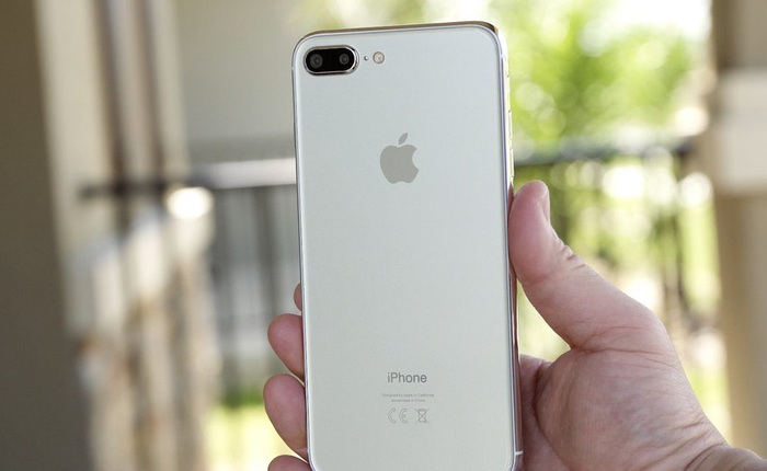 Xuất hiện video trên tay chi tiết iPhone 8 và iPhone 7s Plus, mặt lưng kính sẵn sàng cho sạc không dây