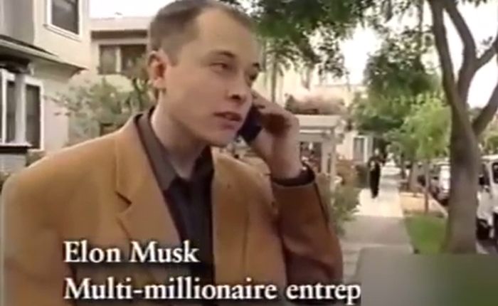 Video siêu hiếm: Elon Musk thời còn ít tóc đã mua hẳn một chiếc siêu xe 1 triệu USD, chưa đầy 1 năm sau đã đâm hỏng nó