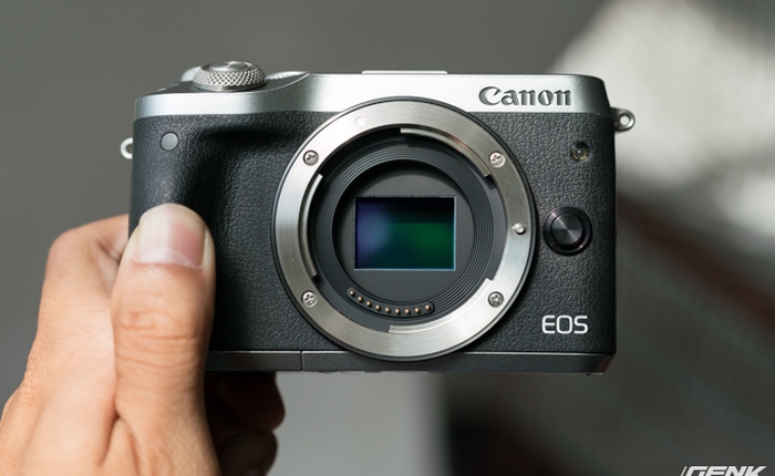 Mở hộp máy ảnh không gương lật Canon EOS M6: nhỏ, nhẹ, phù hợp nhiều đối tượng người dùng