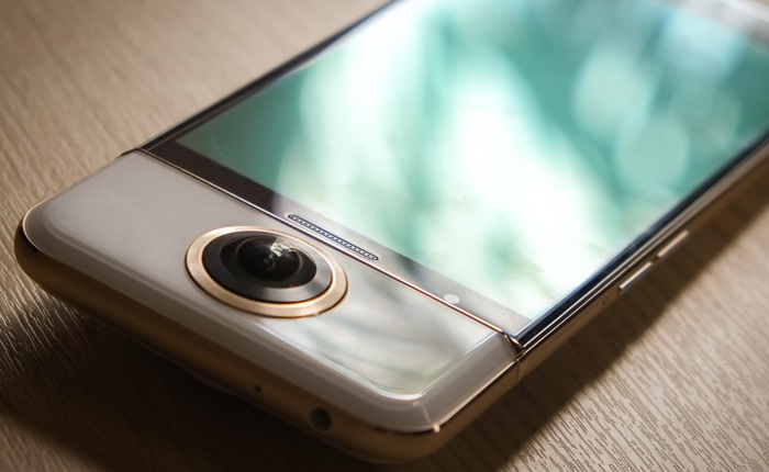 Chiếc smartphone với thiết kế kỳ dị này có thể chụp ảnh, quay phim 360 độ mà không cần phụ kiện