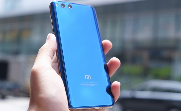 Trên tay Xiaomi Mi 6 xanh giá 14 triệu duy nhất tại VN: Đẹp, độc, nhưng không dễ để sở hữu