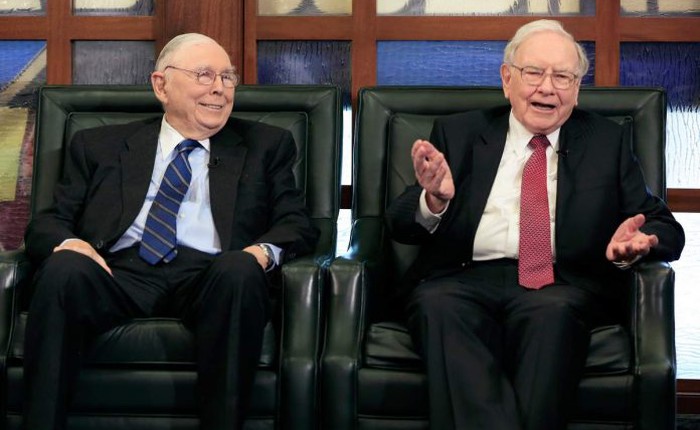 Bài học về sự hài lòng của tỉ phú Warren Buffet và Charlie Munger