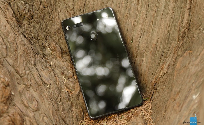 Nổi đình nổi đám là thế nhưng Essential Phone chỉ bán ra được 5.000 chiếc từ lúc lên kệ