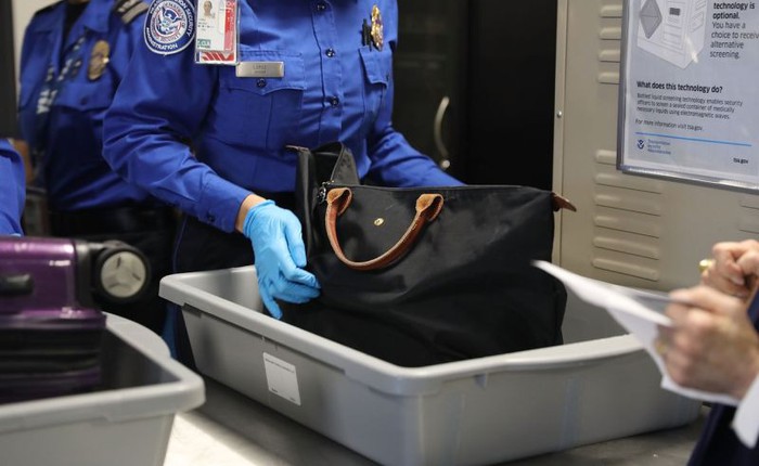 FAA đề xuất các hãng hàng không cấm hành khách mang laptop lên máy bay trên toàn thế giới
