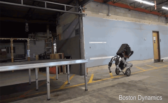 Hãng robot của Google tung video giới thiệu Handle: con robot có thể nhảy rất cao, cầm nắm đồ và còn leo cầu thang dễ như chơi