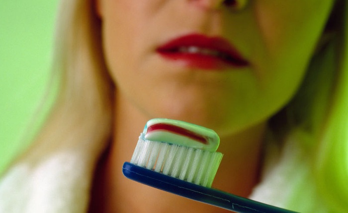 Các nhà khoa học Đại học Stanford chỉ ra thành phần có trong kem đánh răng nên bị cấm sử dụng vì ảnh hưởng sức khỏe con người