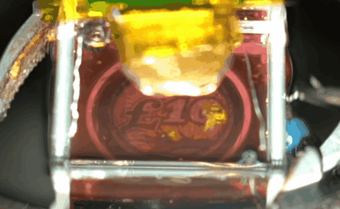 Chỉ bằng một dòng điện, các nhà khoa học biến lớp nano vàng trong suốt thành tấm gương phản chiếu